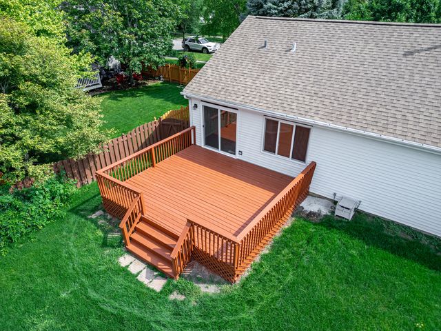 6307 Dunroven Lakes Road, Carpentersville, IL 60110
