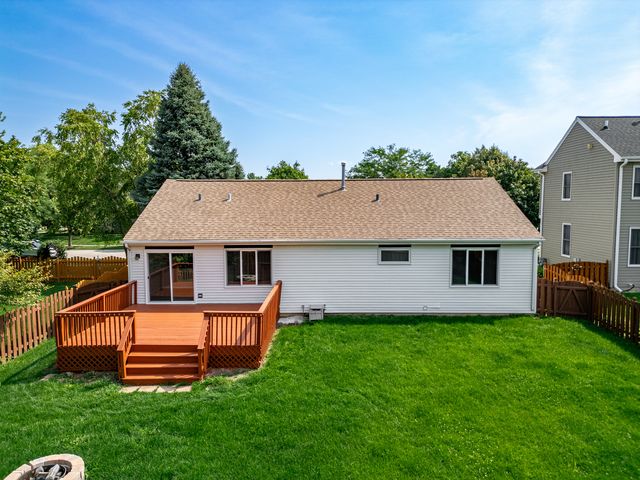 6307 Dunroven Lakes Road, Carpentersville, IL 60110