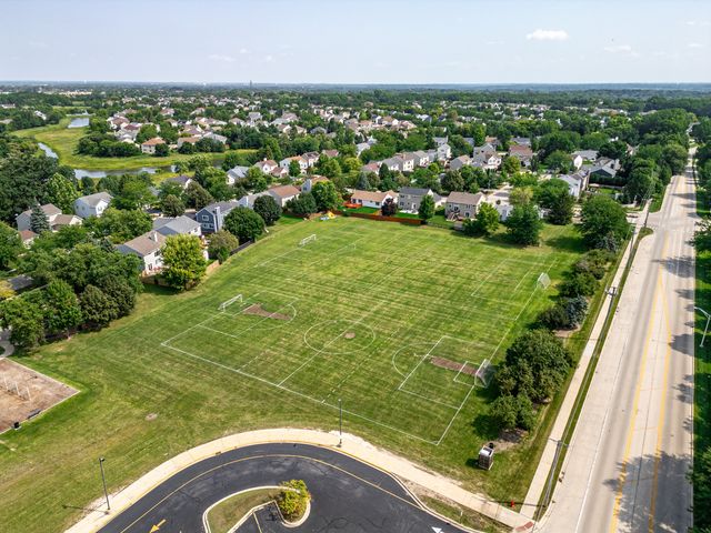 6307 Dunroven Lakes Road, Carpentersville, IL 60110