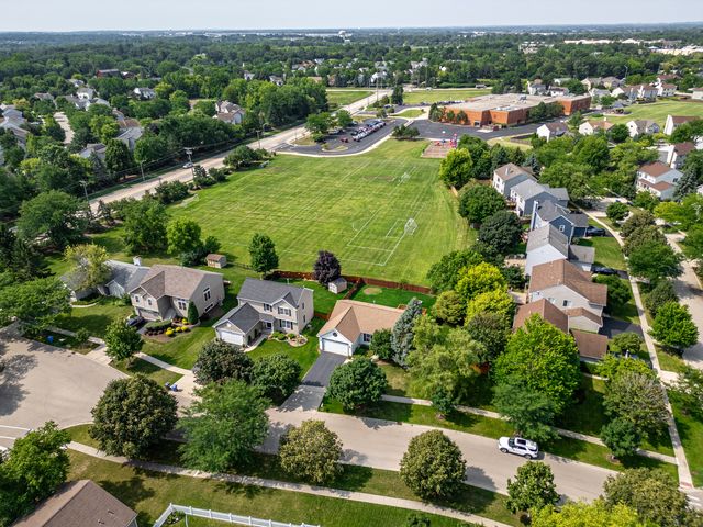 6307 Dunroven Lakes Road, Carpentersville, IL 60110