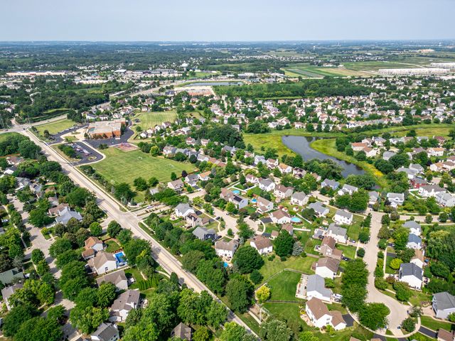6307 Dunroven Lakes Road, Carpentersville, IL 60110