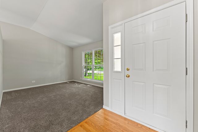 6307 Dunroven Lakes Road, Carpentersville, IL 60110