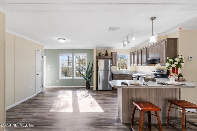 101 LONG BRANCH Court, Interlachen, FL 32148