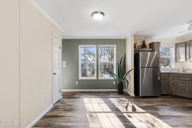 101 LONG BRANCH Court, Interlachen, FL 32148