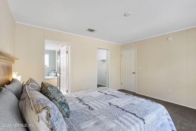 101 LONG BRANCH Court, Interlachen, FL 32148