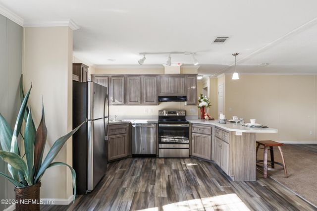 101 LONG BRANCH Court, Interlachen, FL 32148