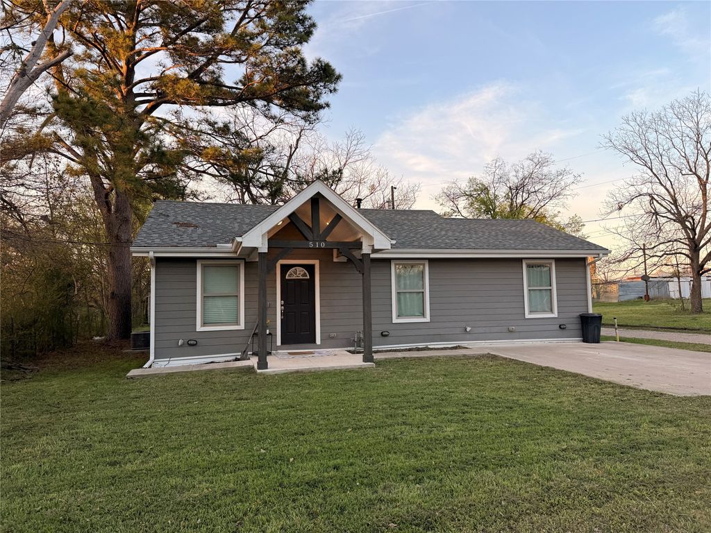510 Woodlawn Street, Sulphur Springs, TX 75482
