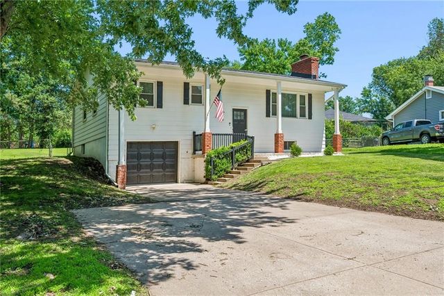 809 Lindenwood Lane, Liberty, MO 64068