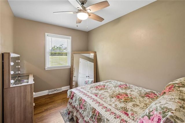 809 Lindenwood Lane, Liberty, MO 64068