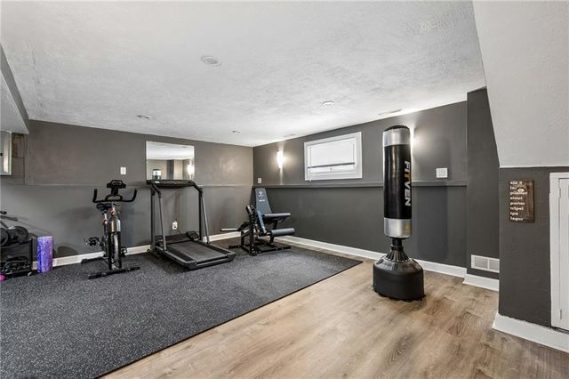 809 Lindenwood Lane, Liberty, MO 64068