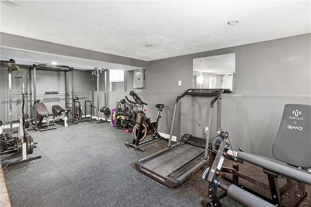 809 Lindenwood Lane, Liberty, MO 64068