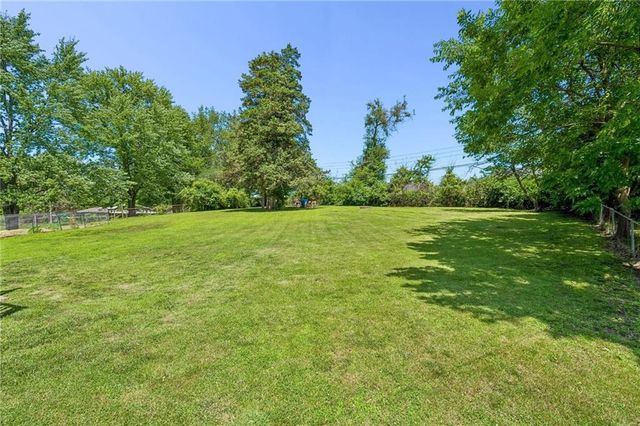 809 Lindenwood Lane, Liberty, MO 64068