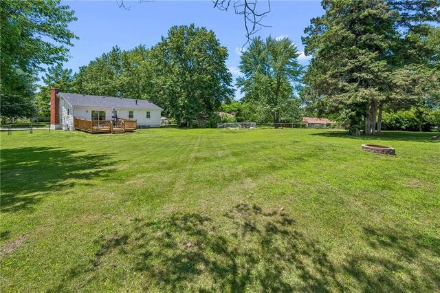 809 Lindenwood Lane, Liberty, MO 64068