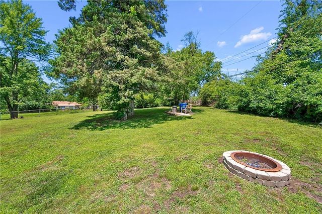 809 Lindenwood Lane, Liberty, MO 64068