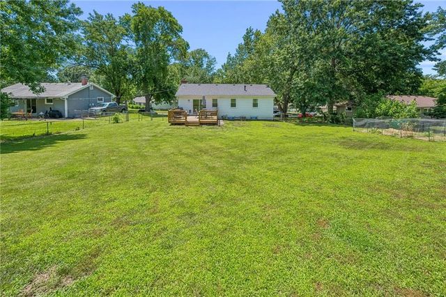 809 Lindenwood Lane, Liberty, MO 64068