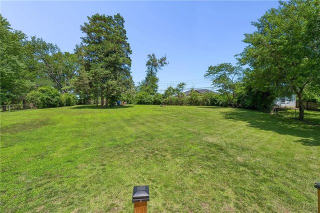 809 Lindenwood Lane, Liberty, MO 64068
