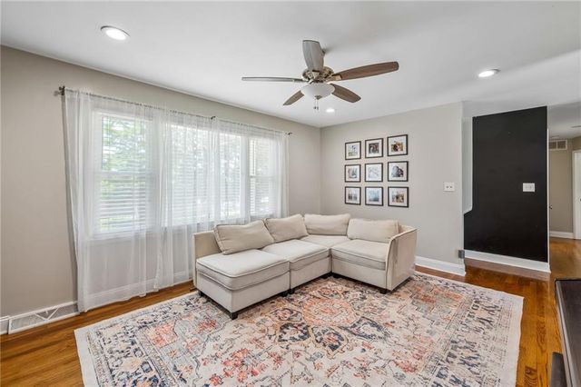 809 Lindenwood Lane, Liberty, MO 64068