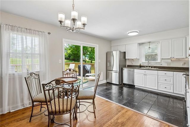 809 Lindenwood Lane, Liberty, MO 64068