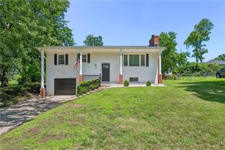 809 Lindenwood Lane, Liberty, MO 64068