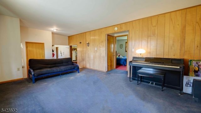 7 Charles Rd, Holland Twp., NJ 08848