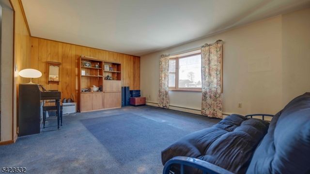 7 Charles Rd, Holland Twp., NJ 08848