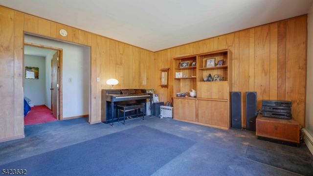 7 Charles Rd, Holland Twp., NJ 08848