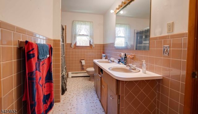 7 Charles Rd, Holland Twp., NJ 08848