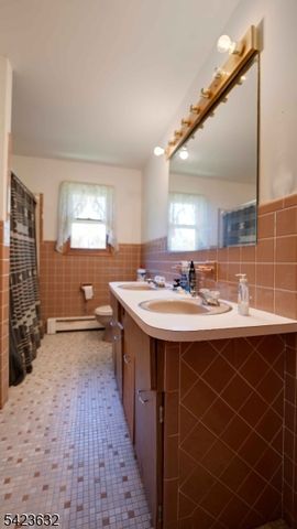 7 Charles Rd, Holland Twp., NJ 08848