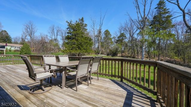 7 Charles Rd, Holland Twp., NJ 08848