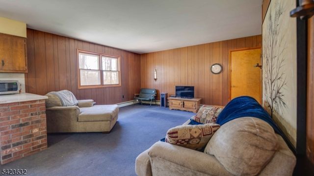 7 Charles Rd, Holland Twp., NJ 08848