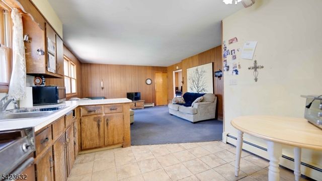 7 Charles Rd, Holland Twp., NJ 08848