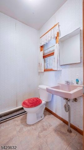 7 Charles Rd, Holland Twp., NJ 08848