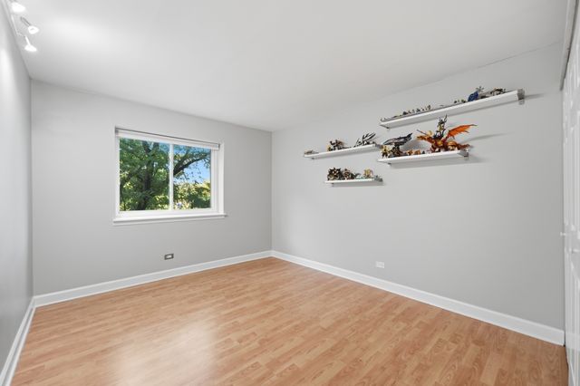 220 S Roselle Road 321, Schaumburg, IL 60193