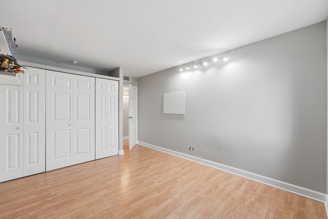 220 S Roselle Road 321, Schaumburg, IL 60193