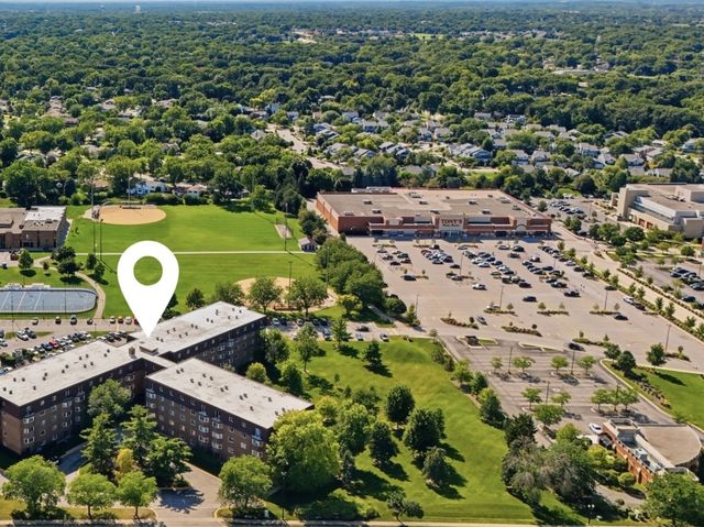 220 S Roselle Road 321, Schaumburg, IL 60193