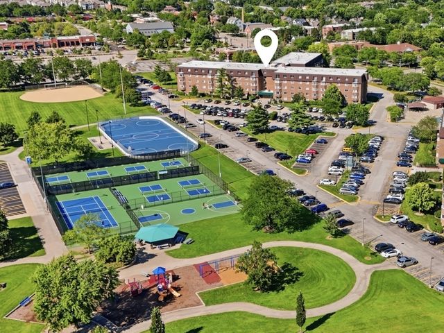 220 S Roselle Road 321, Schaumburg, IL 60193