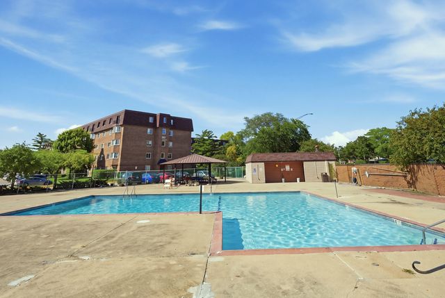 220 S Roselle Road 321, Schaumburg, IL 60193