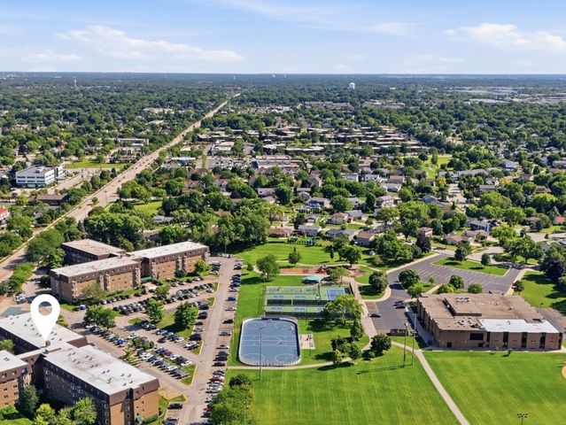 220 S Roselle Road 321, Schaumburg, IL 60193