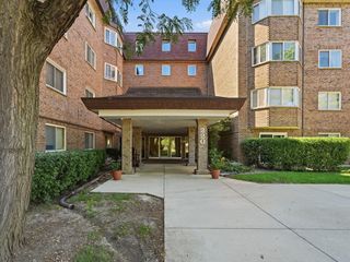 220 S Roselle Road 321, Schaumburg, IL 60193