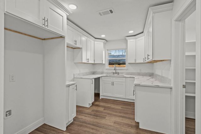 7009 Oleander Drive, Hitchcock, TX 77563