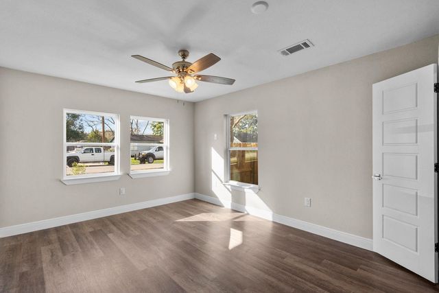 7009 Oleander Drive, Hitchcock, TX 77563