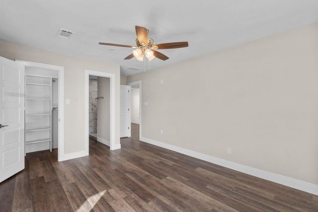 7009 Oleander Drive, Hitchcock, TX 77563