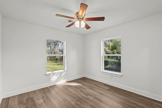 7009 Oleander Drive, Hitchcock, TX 77563