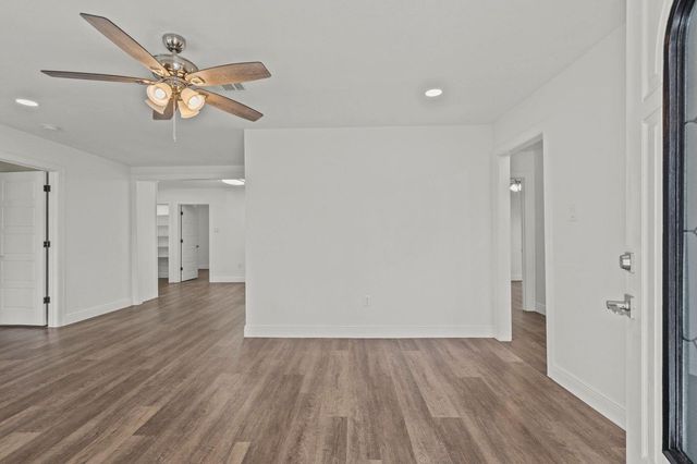 7009 Oleander Drive, Hitchcock, TX 77563