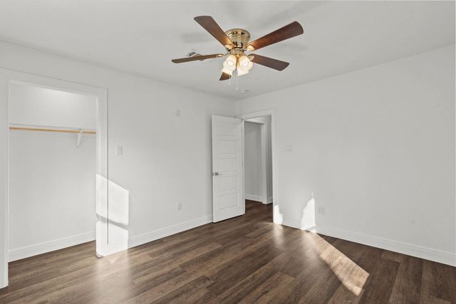 7009 Oleander Drive, Hitchcock, TX 77563