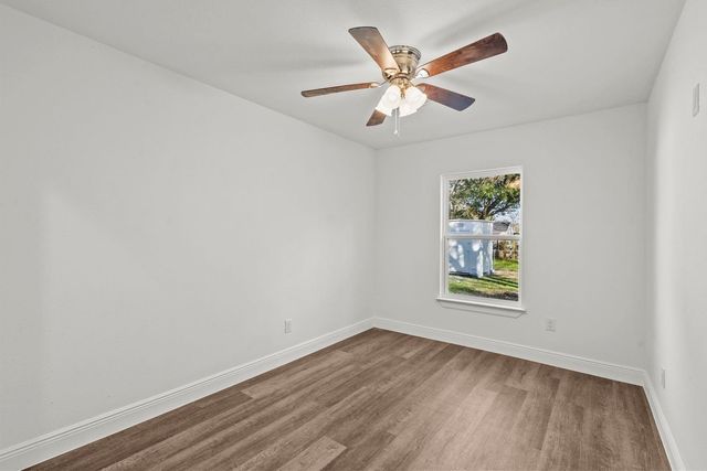 7009 Oleander Drive, Hitchcock, TX 77563