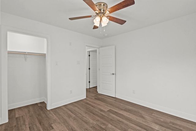 7009 Oleander Drive, Hitchcock, TX 77563