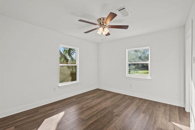 7009 Oleander Drive, Hitchcock, TX 77563