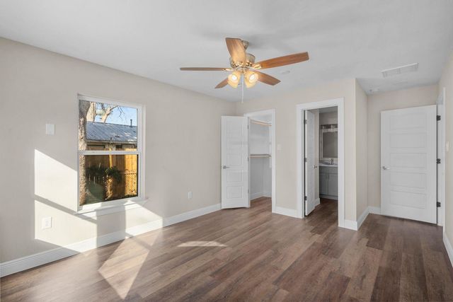 7009 Oleander Drive, Hitchcock, TX 77563