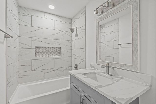 7009 Oleander Drive, Hitchcock, TX 77563